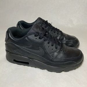 Nike Air 90 833412-001 Black Leather Boys Size 6.5Y Great Condition